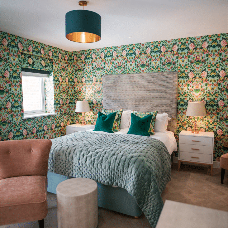 Dewars Hotel - Luxury Rooms and Restaurant with Heated Pool and Sauna